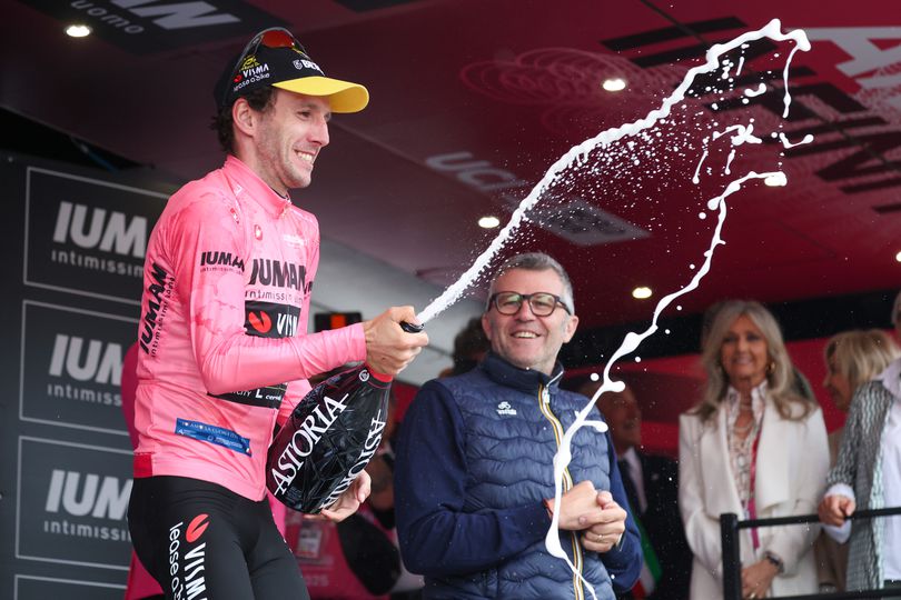 Giro d'Italia op zijn kop: Simon Yates grote winnaar door tactisch meesterplan Visma-Lease a Bike image