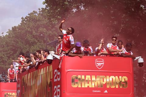 Jurriën Timber viert ondanks Champions League-nederlaag feest met Arsenal voor WK-voorbereiding Oranje