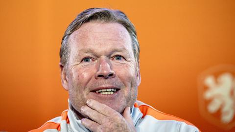 Oranje-international verrast bondscoach Ronald Koeman bij aankomst in Zeist: 'Even wat extra tijd nemen'