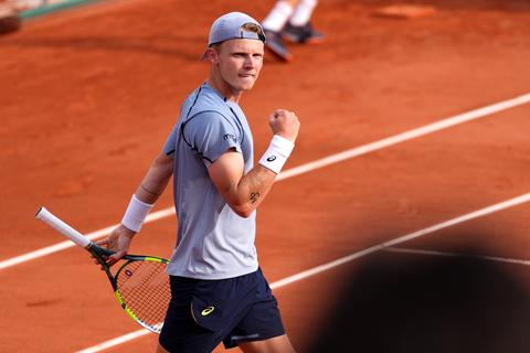 TV-gids: zo kijk je live naar Jesper de Jong tegen topfavoriet Alexander Zverev op Roland Garros