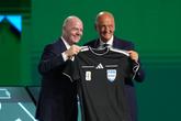 Scheidsrechtersbaas Pierluigi Collina (rechts) samen met FIFA-baas Gianni Infantino. © Getty Images.