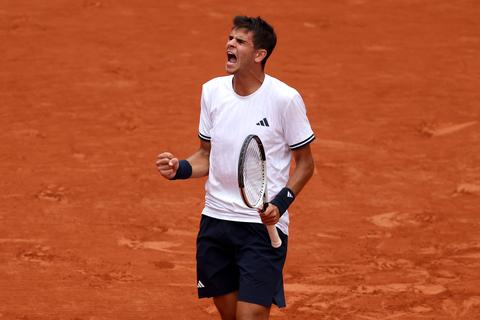 Debutant Jódar zet bijzondere Spaanse reeks door met kwartfinale op Roland Garros