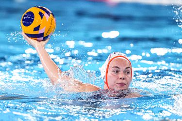 Nederlandse waterpolosters kopje onder na zenuwslopend einde tegen Australië op Olympische Spelen