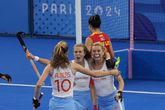 De Nederlandse hockeysters wonnen voor lege tribunes van China. ©AP