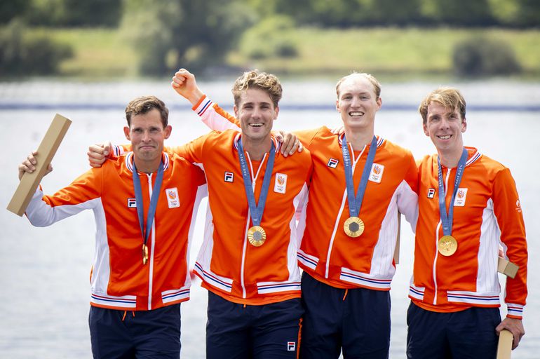 Roeiers dubbelvier door het dolle na eerste gouden medaille TeamNL: 'Heel surrealistisch, holy f*ck'