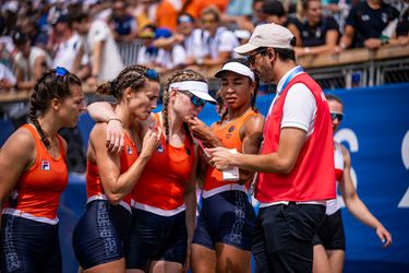 Tranen met tuiten bij 'trotse' roeister nadat olympisch goud door vingers glipt: 'Ik kijk nu vooral uit naar een knuffel'