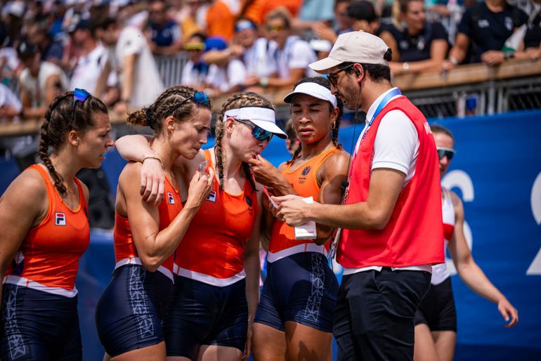 Tranen met tuiten bij 'trotse' roeister nadat olympisch goud door vingers glipt: 'Ik kijk nu vooral uit naar een knuffel'