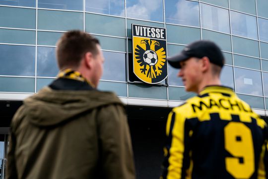 'Onvoorstelbaar' besluit KNVB om afnemen proflicentie Vitesse zorgt voor ongeloof: 'Een gigantische domper'