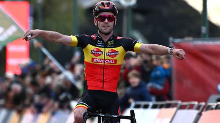 Gehavende concurrent Mathieu van der Poel doet zijn verhaal: 'Ik dacht: komt dit nog goed?'