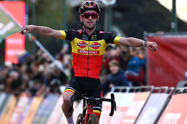 Gehavende concurrent Mathieu van der Poel doet zijn verhaal: 'Ik dacht: komt dit nog goed?'