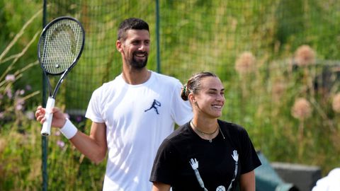 Novak Djokovic daagt goede vriendin en nummer één van de wereld uit: 'Zo doe je dat!'