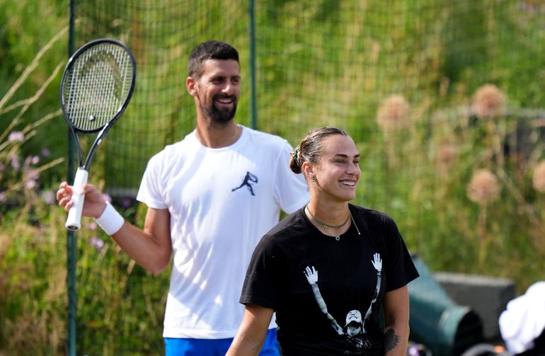 Novak Djokovic daagt goede vriendin en nummer één van de wereld uit: 'Zo doe je dat!'