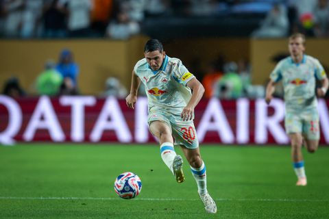 Ajax haalt met nieuwe speler 'sensatie' in huis: 'In Amsterdam zijn ze een beetje vol van zichzelf'