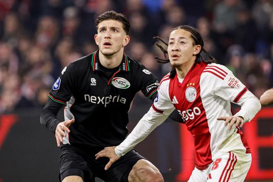 Ajax maakt ruimte vrij voor nieuwe aankopen en doet zaken met Serie A-club