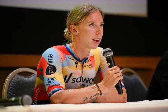 Wielrenster Lorena Wiebes kon grote teleurstelling relativeren door zware periode met gezin: 'Er zijn ergere dingen'