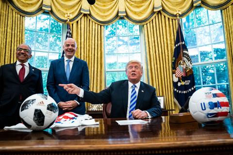 Gianni Infantino krijgt enorme dreun na omstreden WK-plan: trouwe rechterhand keert FIFA-baas de rug toe