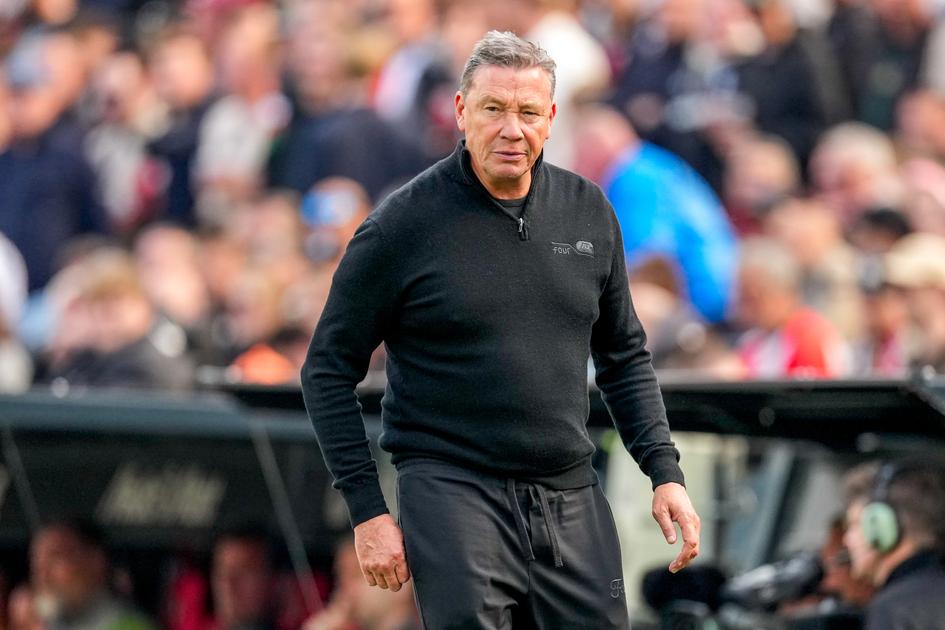 AZ-trainer Leeroy Echteld kan straf verwachten in aanloop naar Johan Cruijff Schaal: 'Daar staan wel