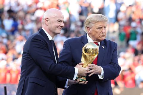 President Donald Trump ontkent betrokkenheid bij omstreden plannen van FIFA-baas Gianni Infantino