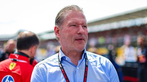 Zus van F1-kampioen Max Verstappen deelt beelden van huilende vader Jos Verstappen: 'Je hield mijn hand vast'