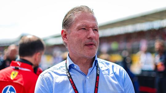 Zus van F1-kampioen Max Verstappen deelt beelden van huilende vader Jos Verstappen: 'Je hield mijn hand vast'