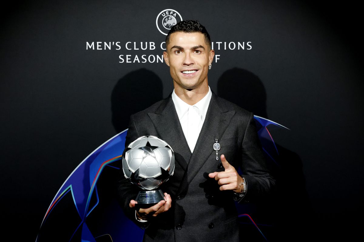 'Verveelde' Cristiano Ronaldo zorgt voor verbazing met enorm dure sieraden