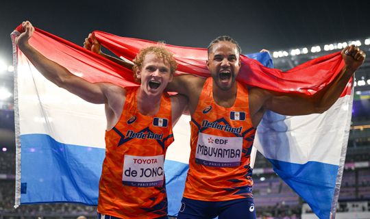 Verspringer Joël de Jong flitst in wereldrecord naar paralympisch goud, brons voor Noah Mbuyamba