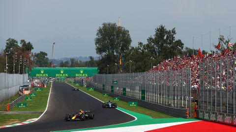 Ferrari-feestje in Monza verpest door Mercedes: Lewis Hamilton de snelste in derde vrije training