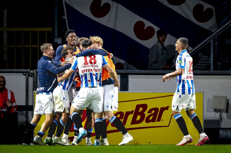 Abe Lenstra Stadion klapt handen stuk voor Robin van Persie: swingend Heerenveen boekt eerste zege