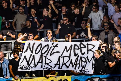 Vijf Arnhemmers aangehouden na vuurwerkincident bij RKC Waalwijk - Almere City