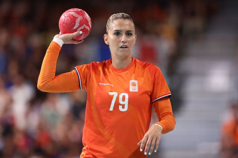 Tophandbalster Estavana Polman spoelt verdriet weg tijdens uitstapje met dochter