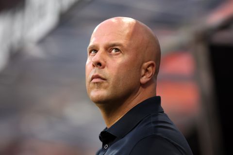 Topcoach Arne Slot heeft duidelijke boodschap voor tegenvallende recordaankoop: 'Dat kan vanaf nu'