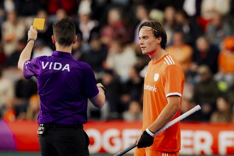 'Gebeten hond' Duco Telgenkamp laat na dure straf op WK hockey van zich horen: 'Team niet mee geholpen'