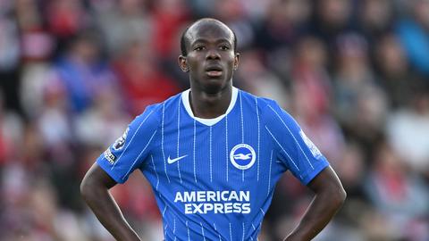 Premier League-voetballer (20) krijgt lelijke opmerkingen over uiterlijk: 'Ik wil er liever niet over praten'