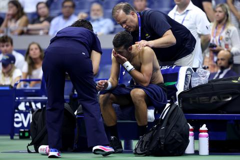 Toptennisser Novak Djokovic bereikt na acht jaar historisch dieptepunt door drama op US Open