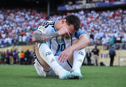 Argentinië is in rouw na dramatisch besluit voetbalicoon Lionel Messi: 'Bedankt, onmogelijke man'