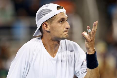 Tennisser maakt ruzie met fysio op US Open: 'Kun je stoppen met doen alsof je dom bent?'