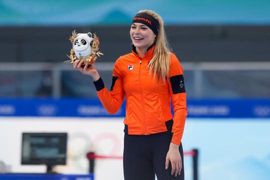 Topschaatsster Jutta Leerdam wordt verrast door Jake Paul vlak voor belangrijk moment