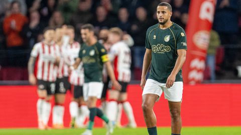 Scheids Bas Nijhuis weigert 'makkelijke penalty' voor Fortuna tegen PSV: Mohamed Ihattaren uit frustratie