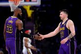 LeBron James en Luka Doncic krijgen een nieuwe baas bij Los Angeles Lakers. ©Getty Images