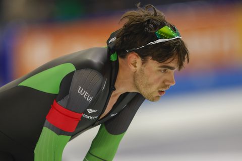 Gefrustreerde schaatser Patrick Roest stelt teleur op NK afstanden: 'Huilen nader dan het lachen'