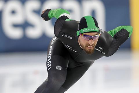 Kjeld Nuis zorgt voor sensatie op 1500 meter WCKT na moeilijke voorbereiding op schaatsseizoen