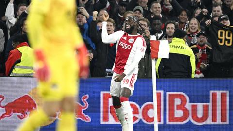 Live Eredivisie | Ajax op voorsprong tegen AZ, Abdellah Ouazane steelt de show