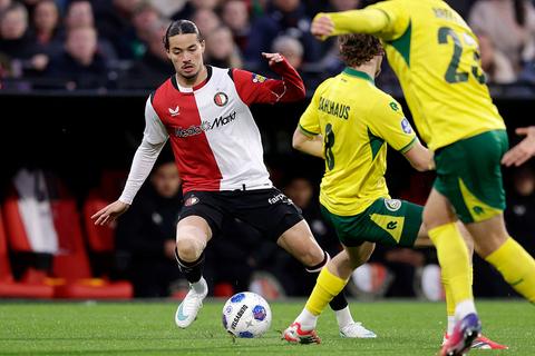 Live Eredivisie | Koploper Feyenoord raakt de paal tegen Fortuna, Ajax - AZ belooft spektakel
