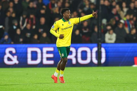 Feyenoord-huurling Shiloh 't Zand geniet na pijnlijke treffer tegen eigen club: 'Dat is gewoon prachtig'