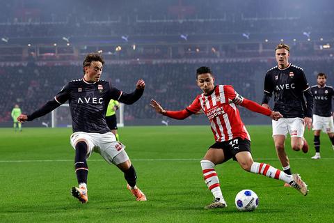 Live Eredivisie | PSV leidt en profiteert van puntenverlies Feyenoord, Ajax - AZ belooft spektakel