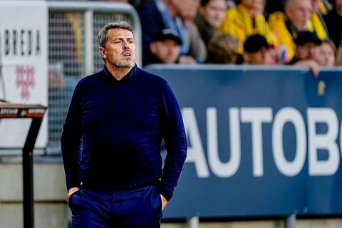 Voormalig Ajax-trainer (53) deelt sneer uit aan oude club: 'Ik had het met deze selectie 100 procent beter gedaan'
