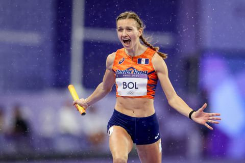 Femke Bol pakt op de valreep van 2024 nog olympisch zilver: 'Buitengewoon'