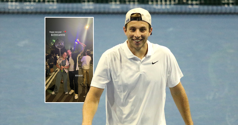 Toptennisser Tallon Griekspoor viert samen met Nederlandse collega's nieuwjaar op iconische plek