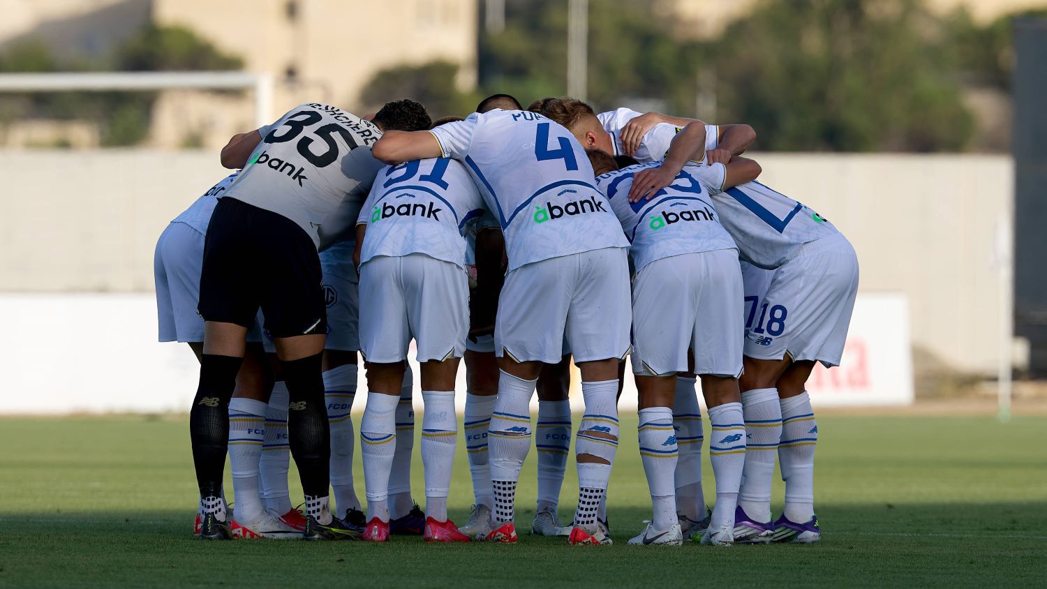 Динамо Киев ще приема Кристъл Палас на стадиона в полския град Люблин.