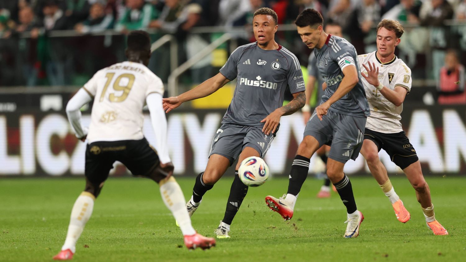 Легия не се представя убедително в полското първенство.